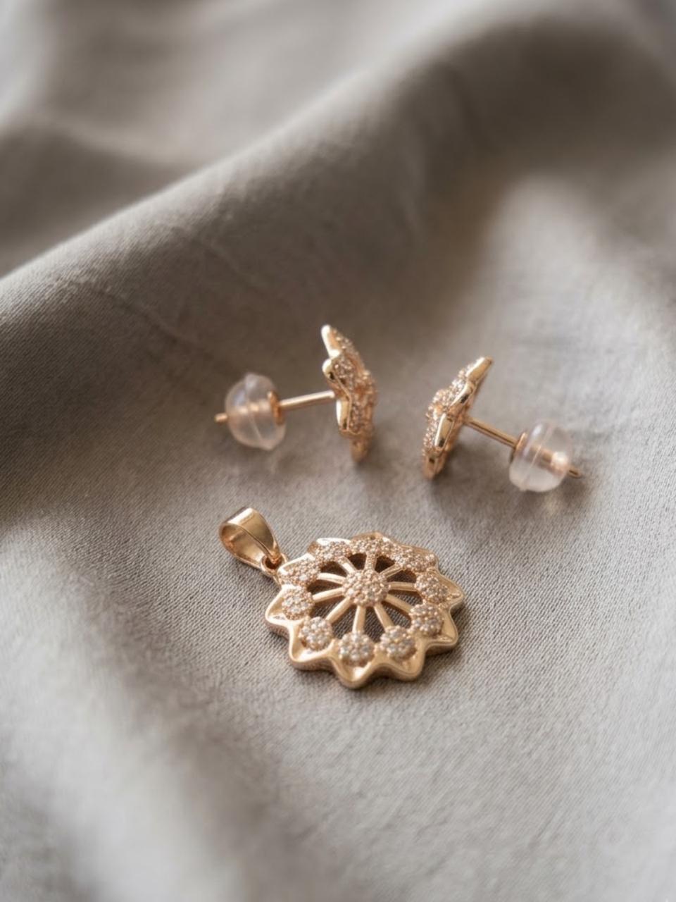 Nari Floral Radiance Pendant Set