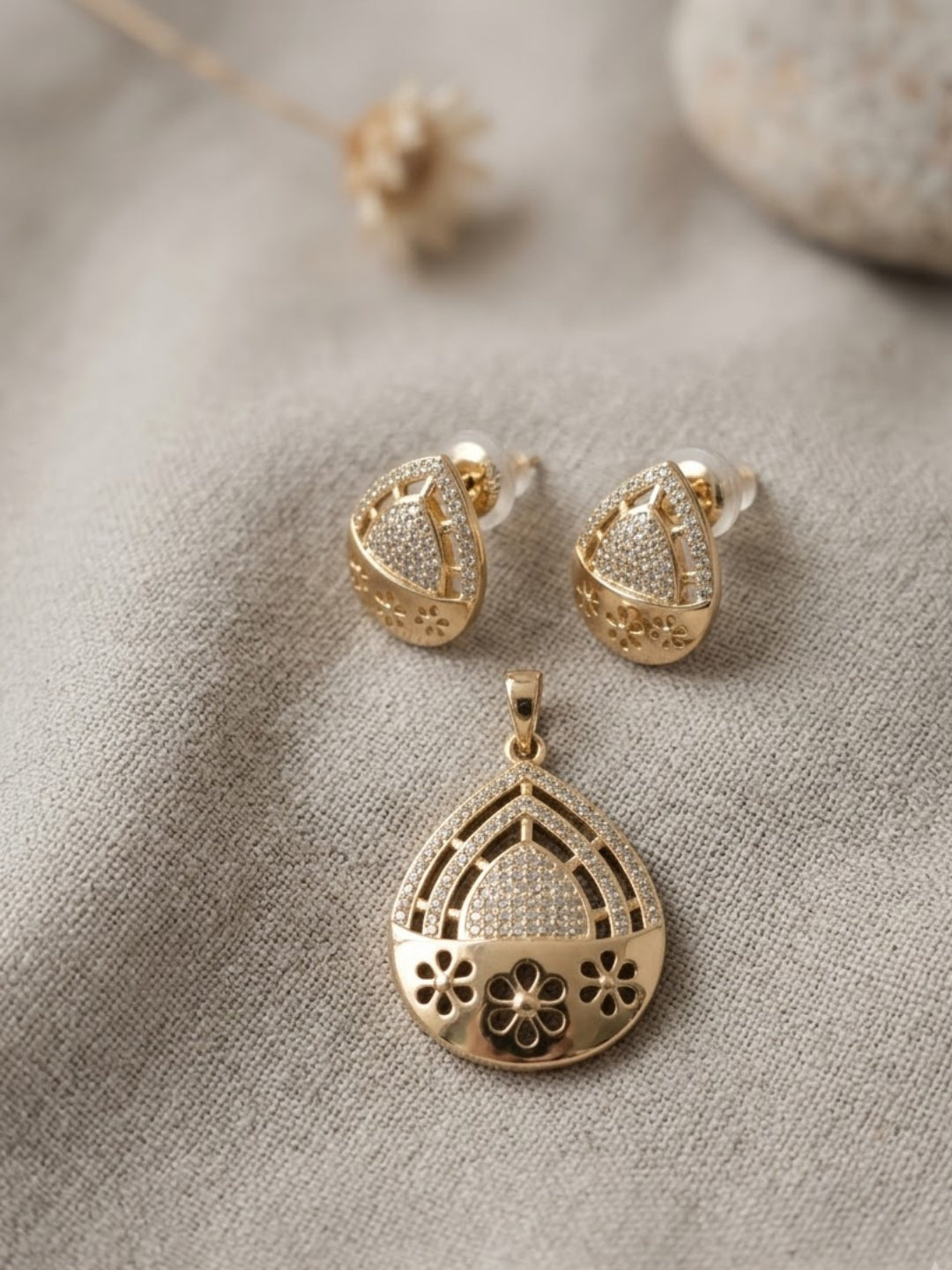 Lumi Teardrop Pavé Floral Pendant Set