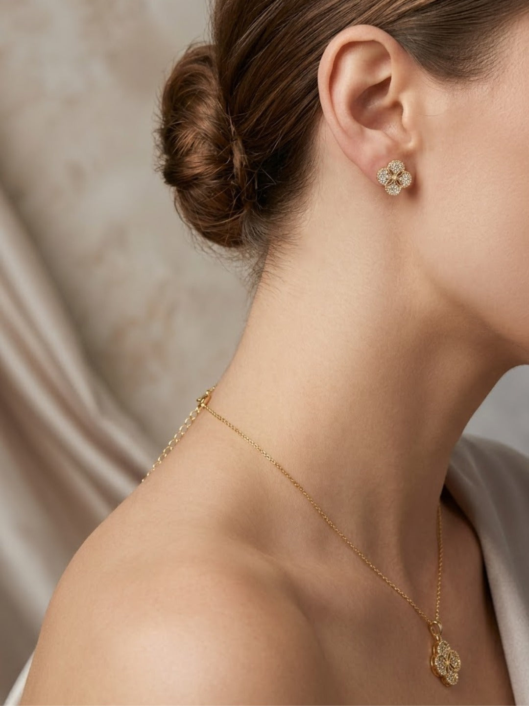 Forever Glow Clover Necklace Set