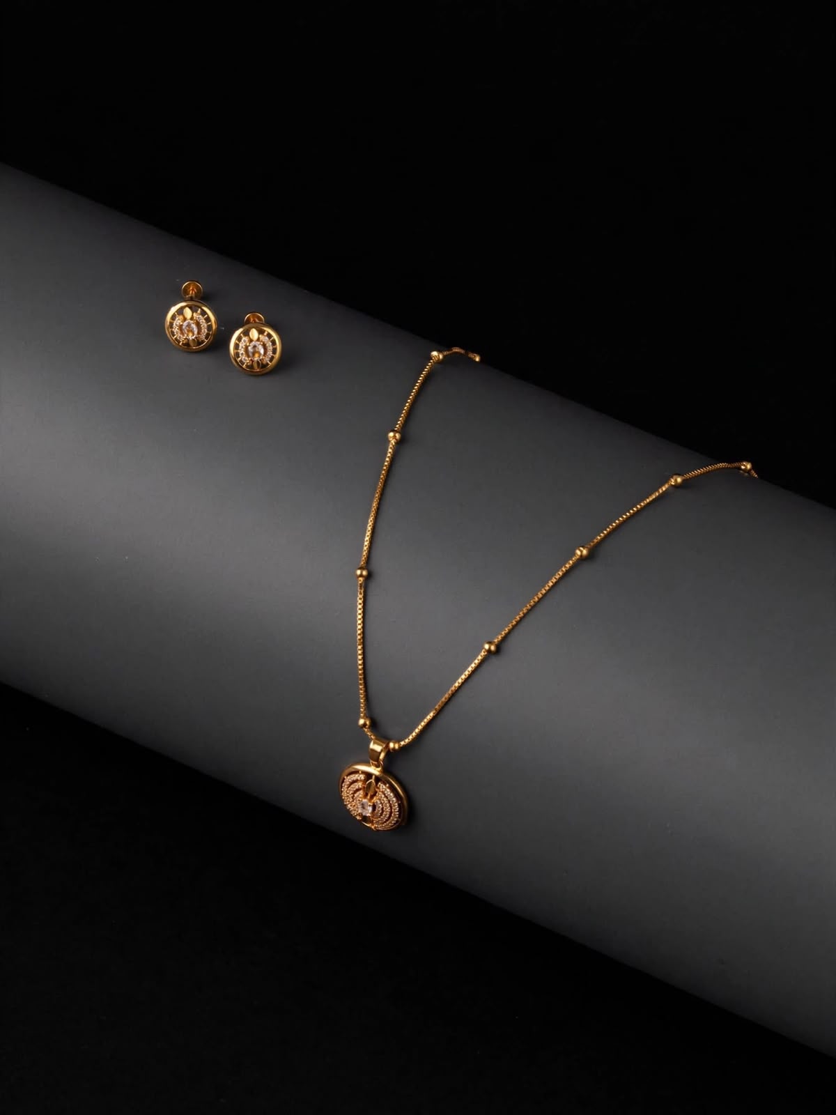 Golden Geometric Halo Necklace Set