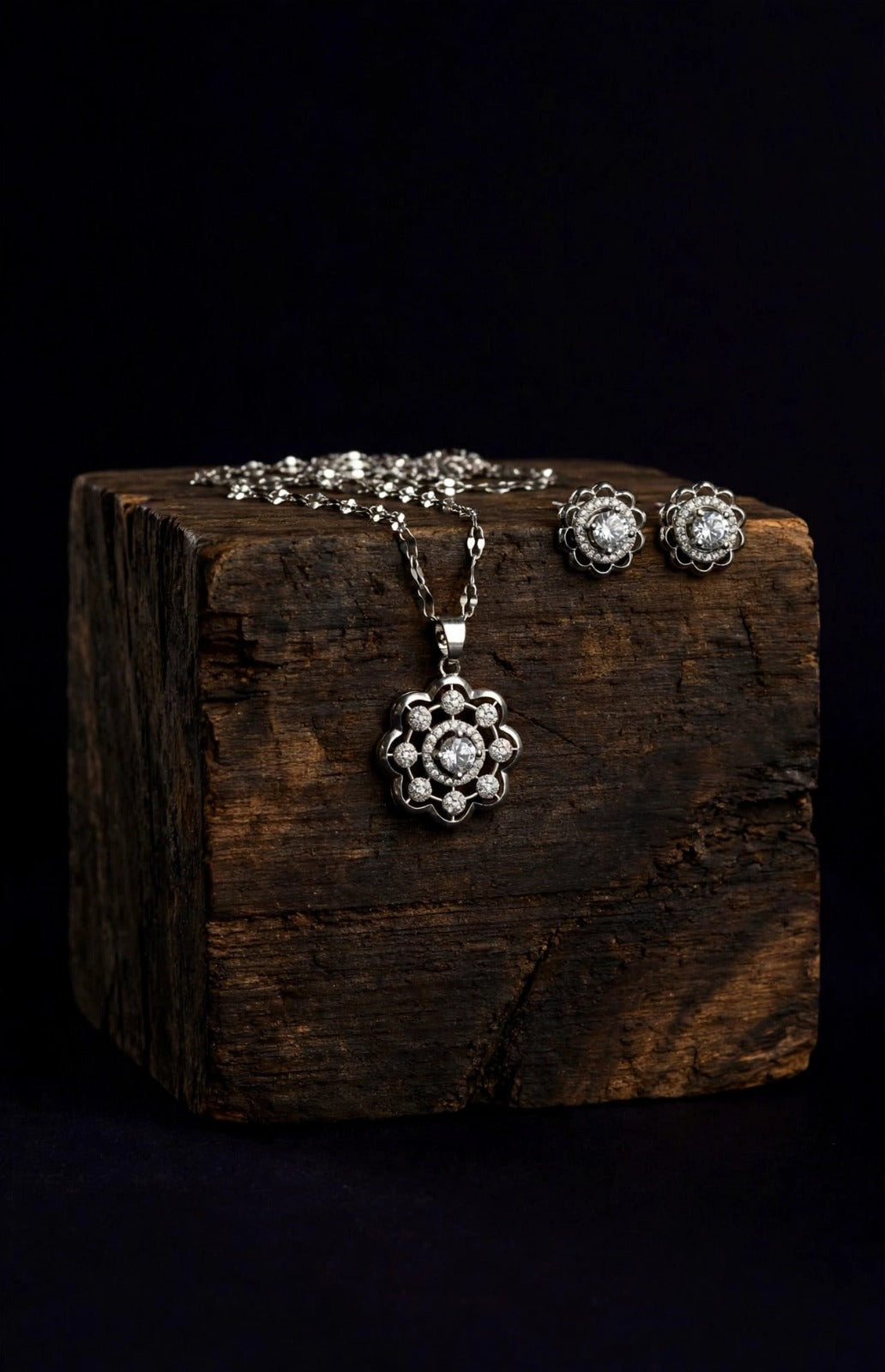 Silver Floral Radiance Necklace Set