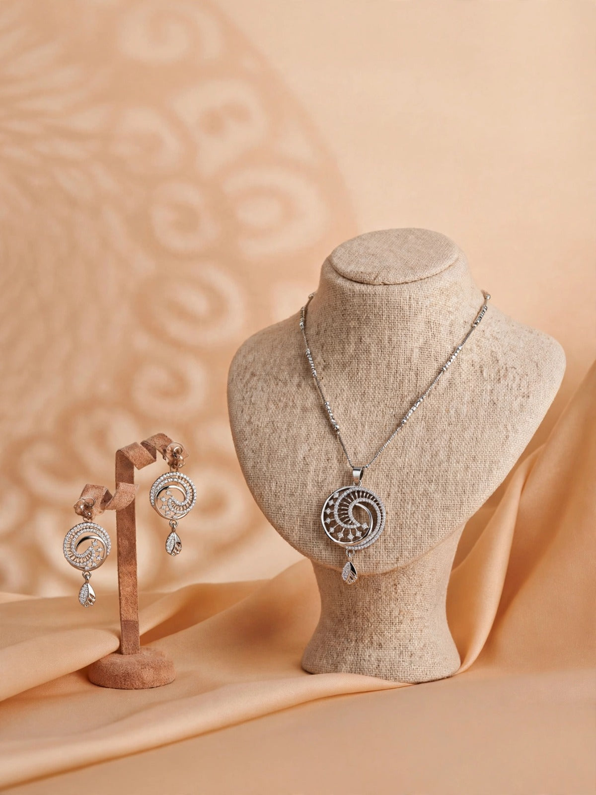 Silver Swirl Radiance Necklace Set
