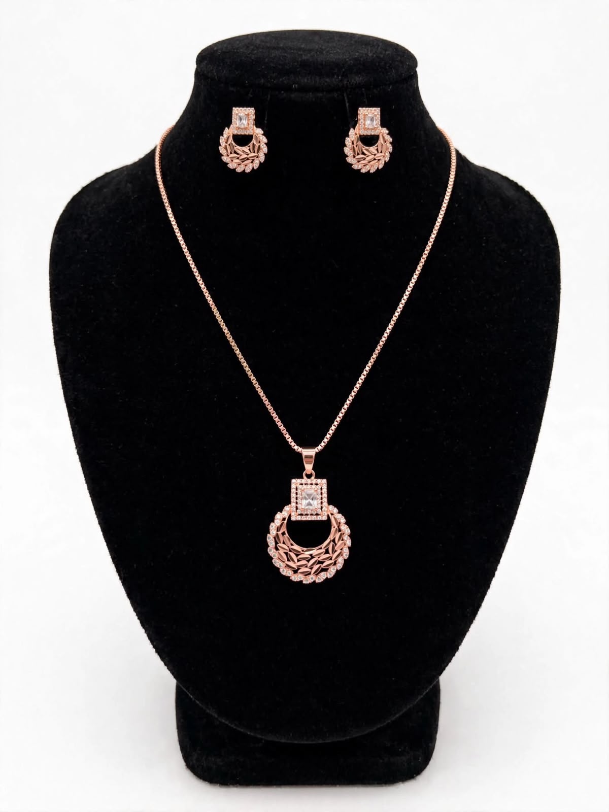 Golden Leaf Openwork Necklace Set