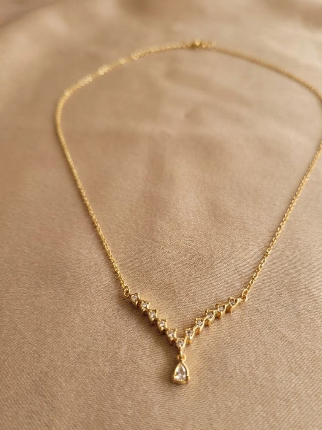 Vivid Chevron Teardrop Pendant Necklace