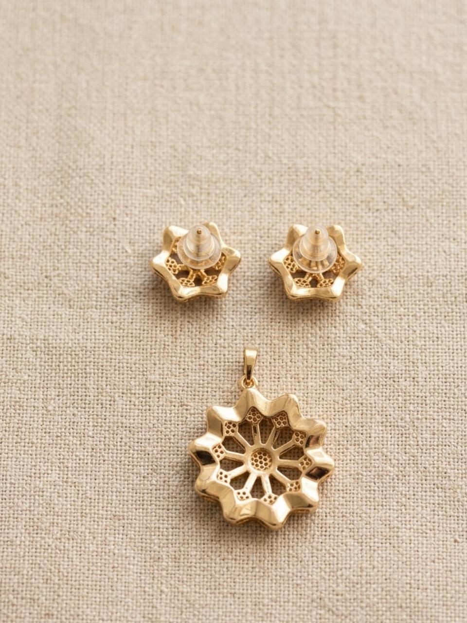 Nari Floral Radiance Pendant Set