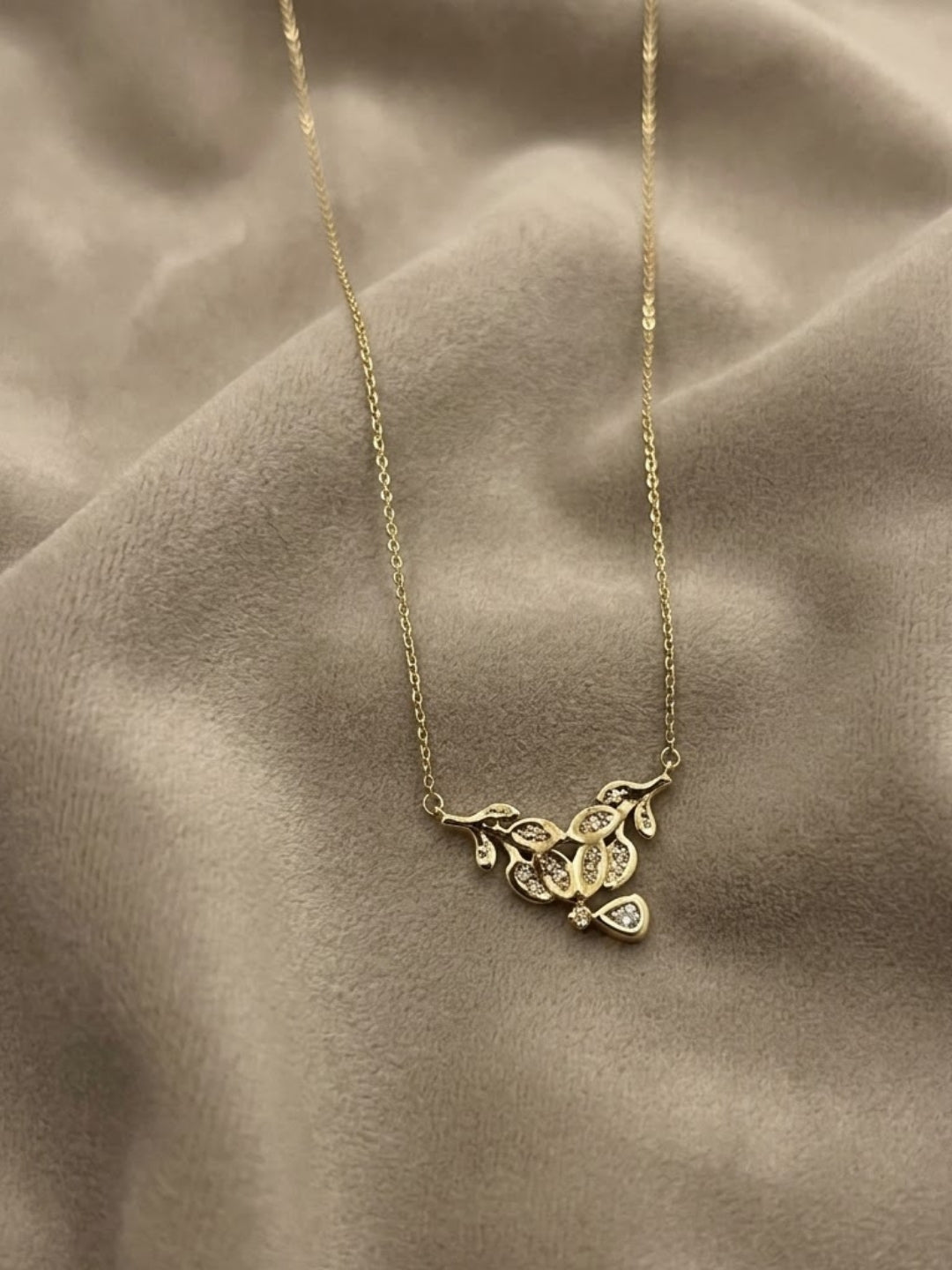 Pearl Leaf Vine Pendant Necklace