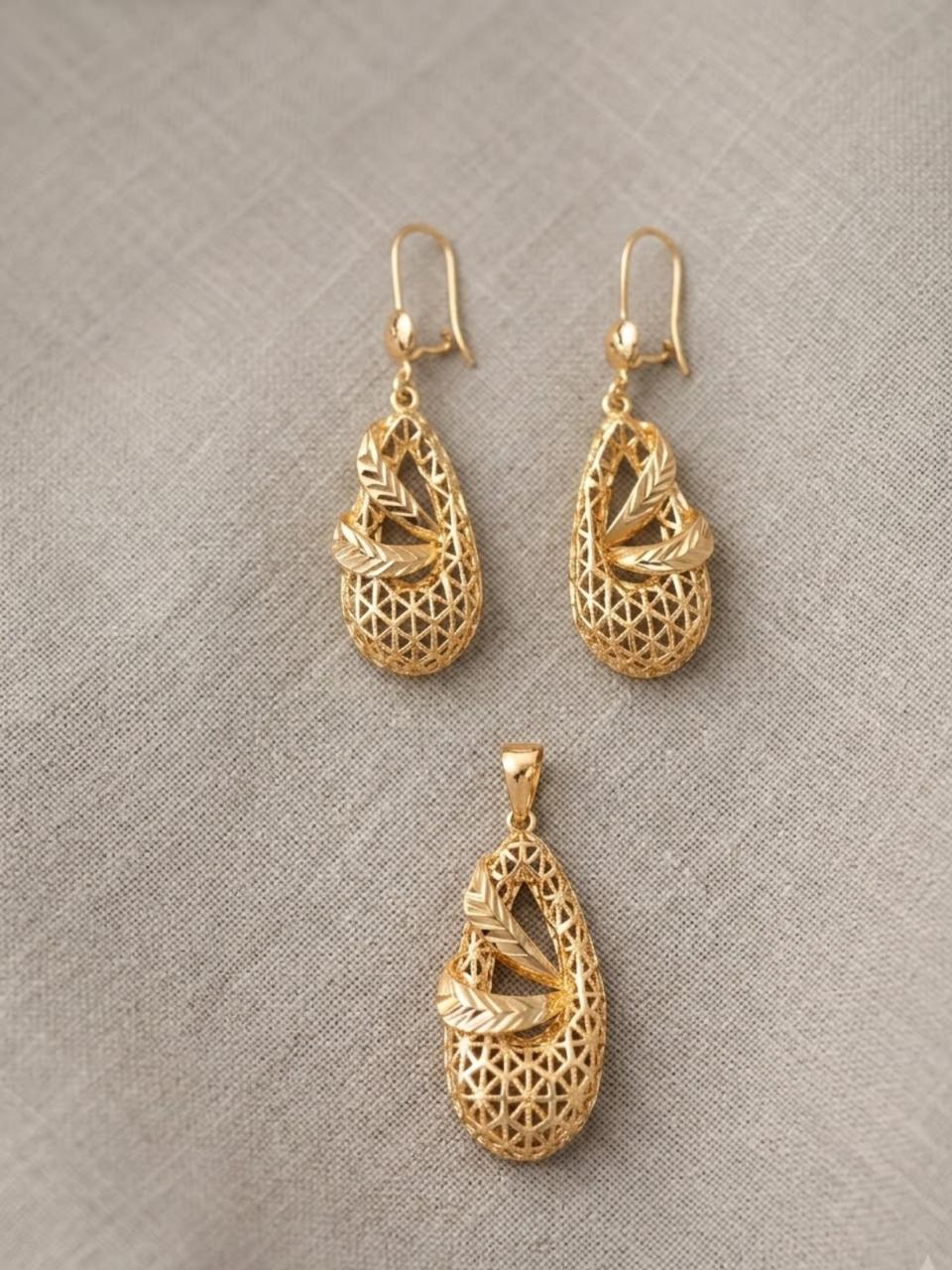 Alone Love Teardrop Filigree Pendant Set