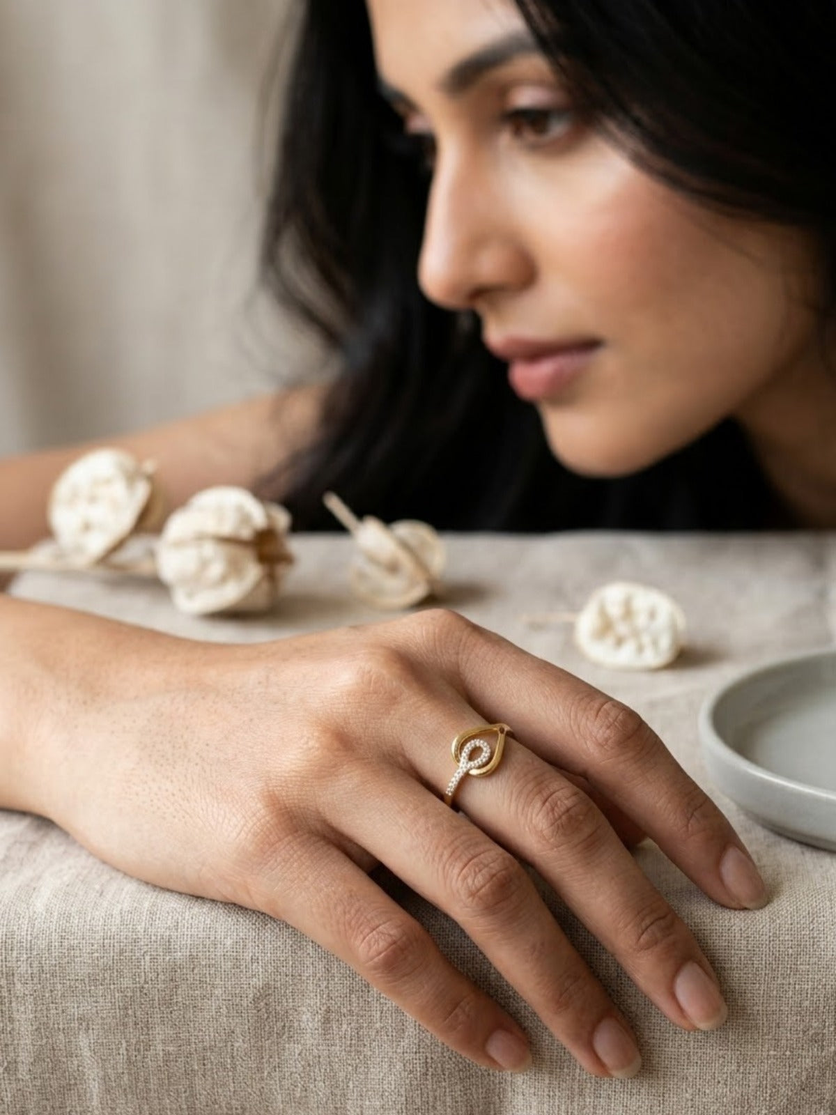 Nova Minimal Crystal Ring