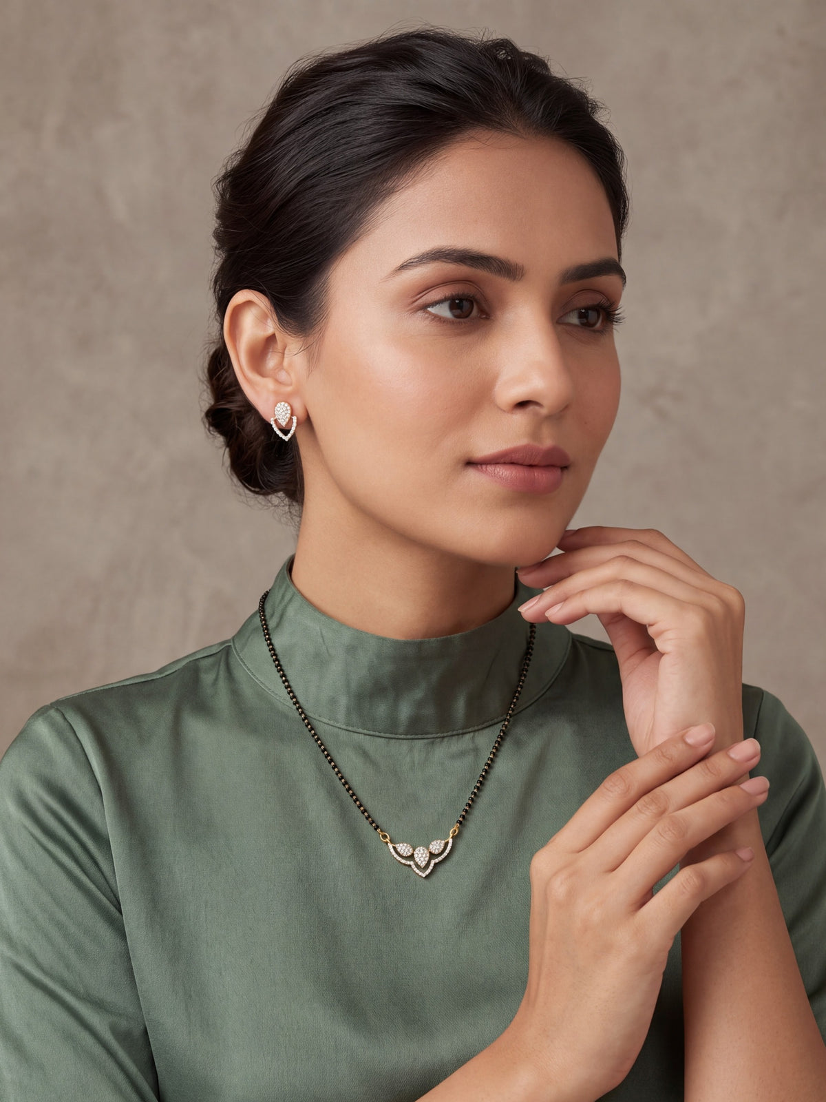 Pari Three-Leaf Floral Mangalsutra Set