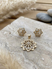 Nari Floral Radiance Pendant Set