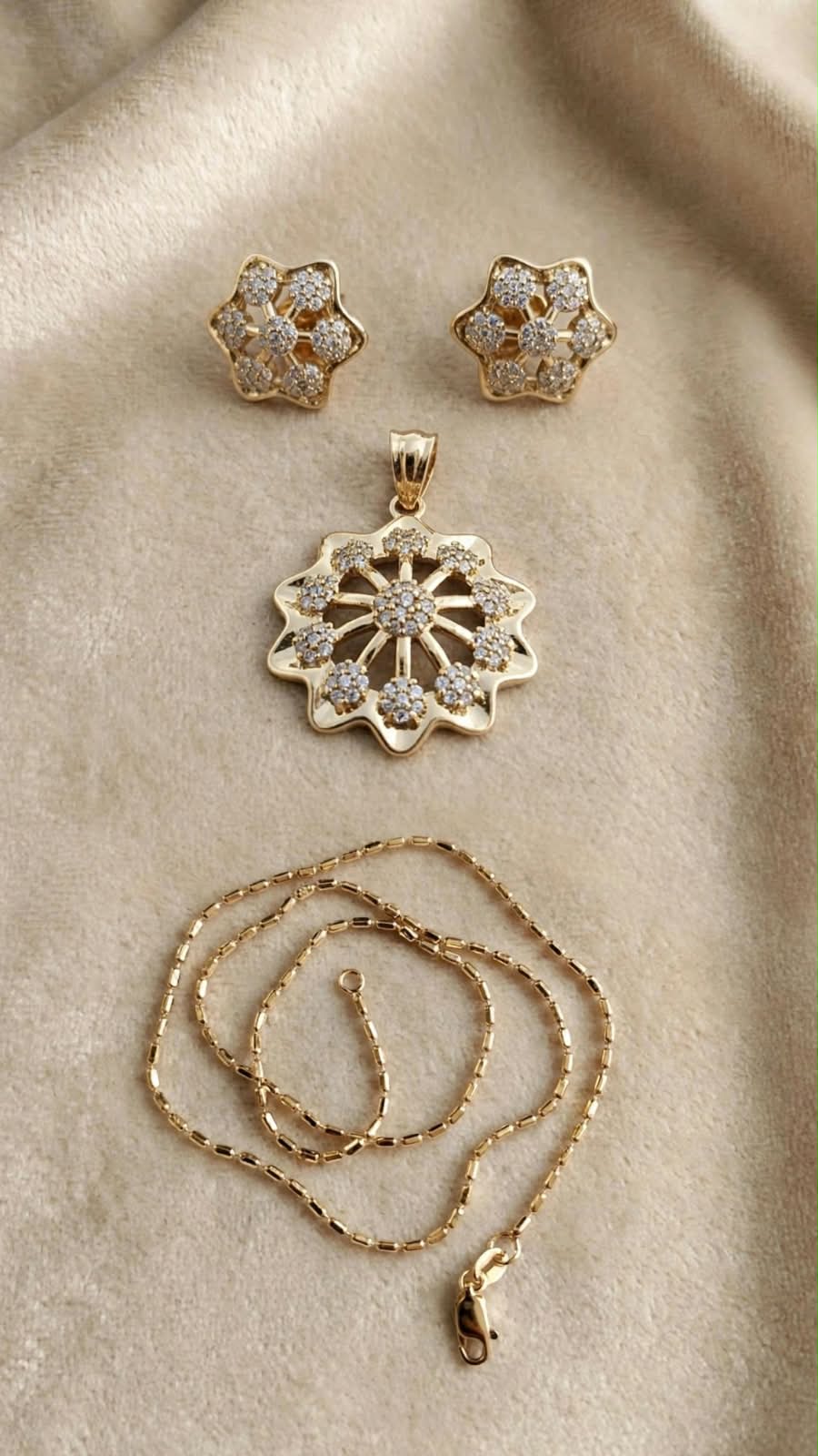 Nari Floral Radiance Pendant Set