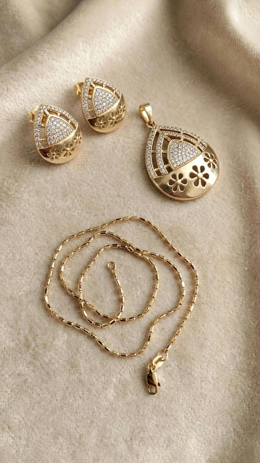 Lumi Teardrop Pavé Floral Pendant Set
