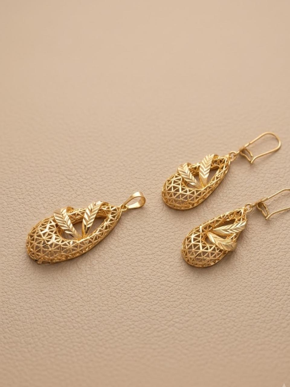 Alone Love Teardrop Filigree Pendant Set
