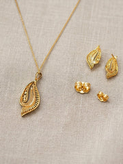 Glow Veil Gold Leaf Necklace Set