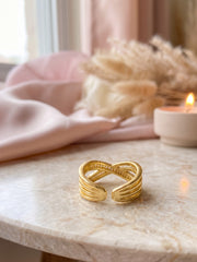 Luxe Bold Criss-Cross Ring