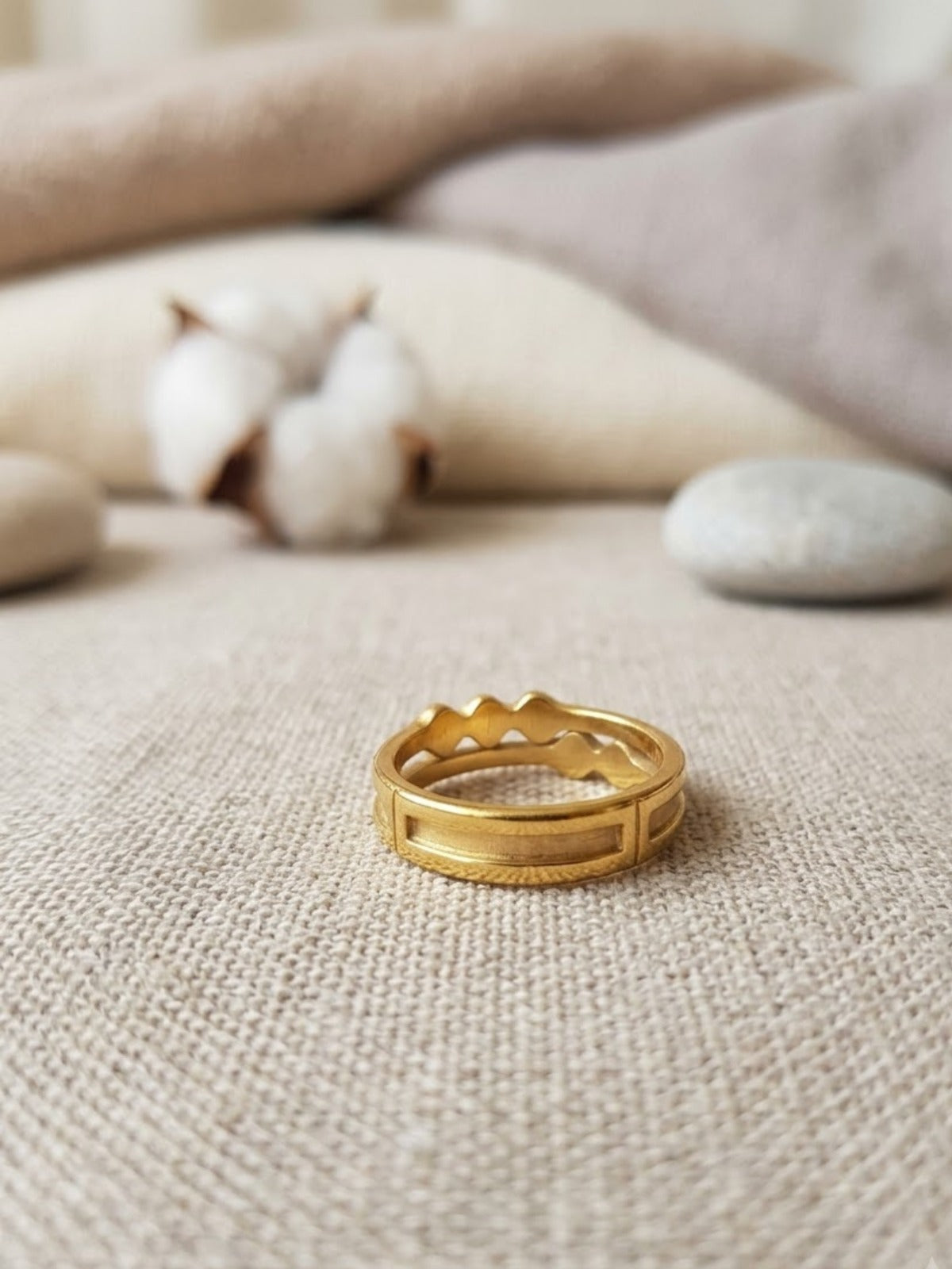 Bond Line Geometric Cut-Out Ring