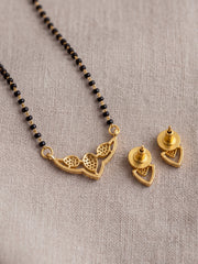 Pari Three-Leaf Floral Mangalsutra Set