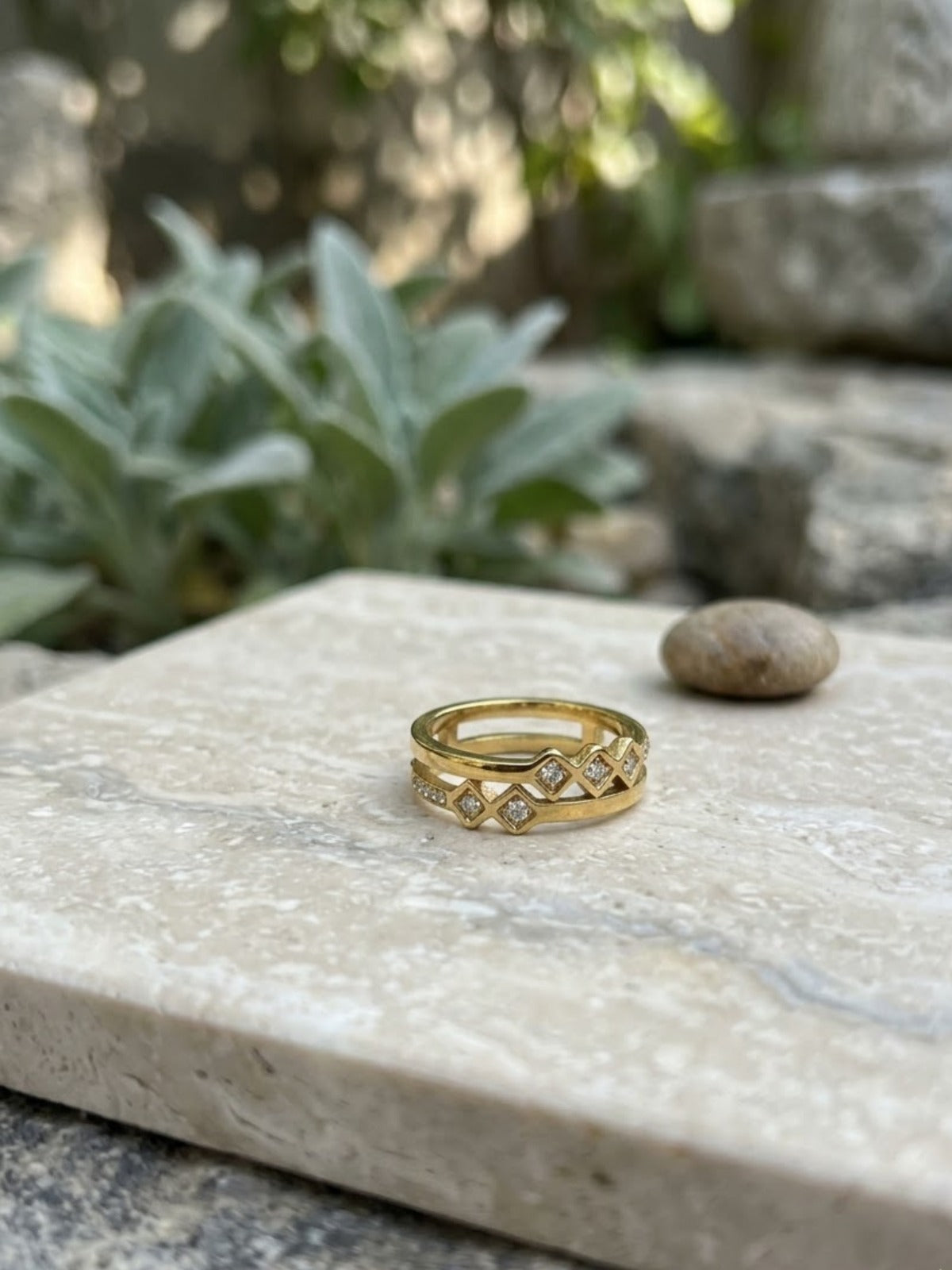 Bond Line Geometric Cut-Out Ring