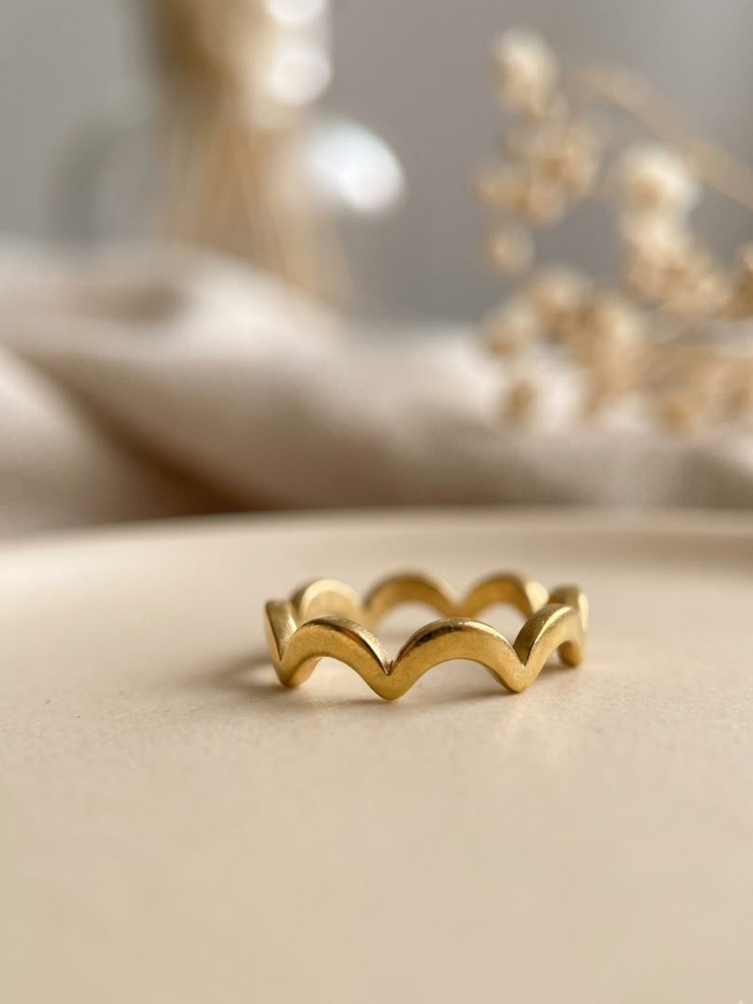 Wave S-Curve Minimalist Ring