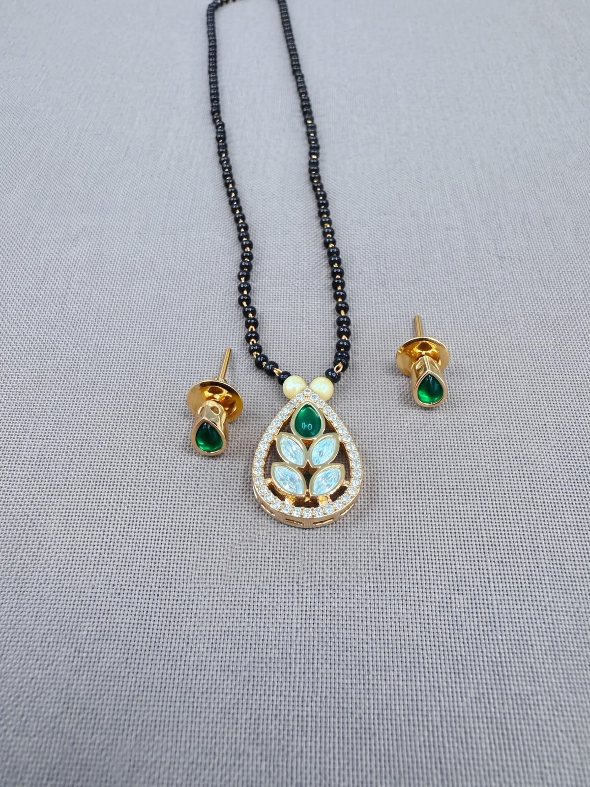 Kanak Green Teardrop Stone Mangalsutra
