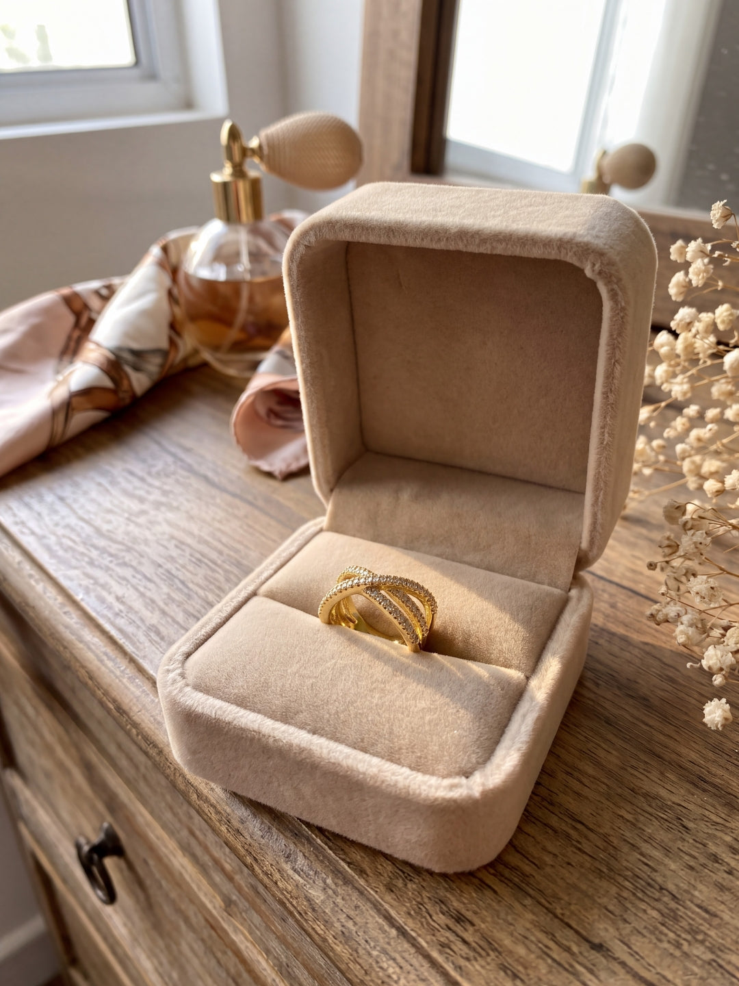 Luxe Bold Criss-Cross Ring