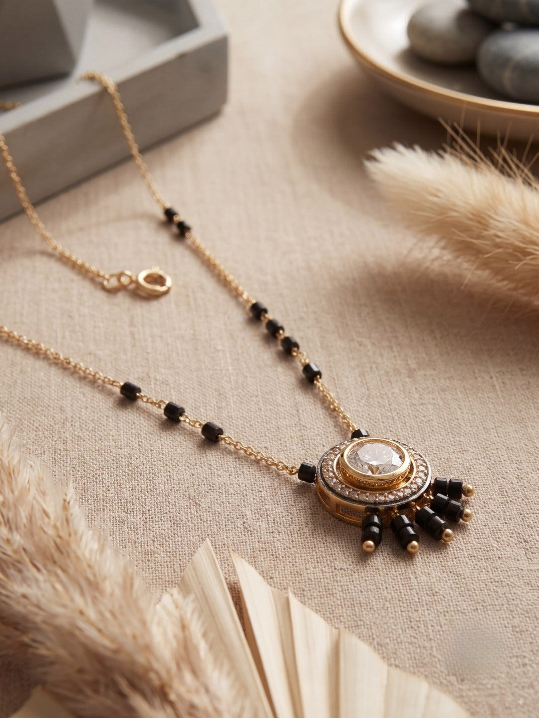 Saanjh Circular Halo Mangalsutra