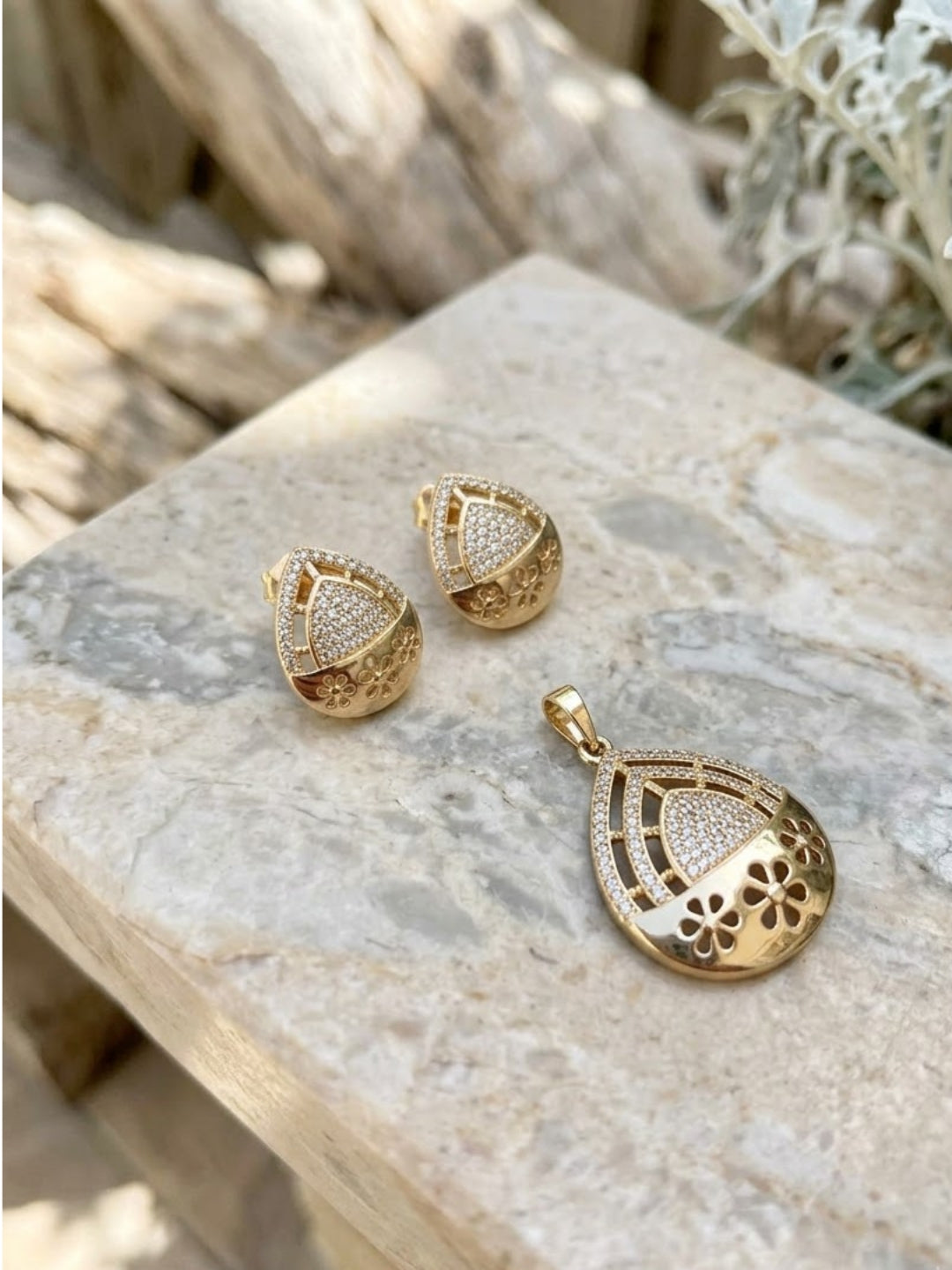 Lumi Teardrop Pavé Floral Pendant Set