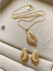 Glow Veil Gold Leaf Necklace Set