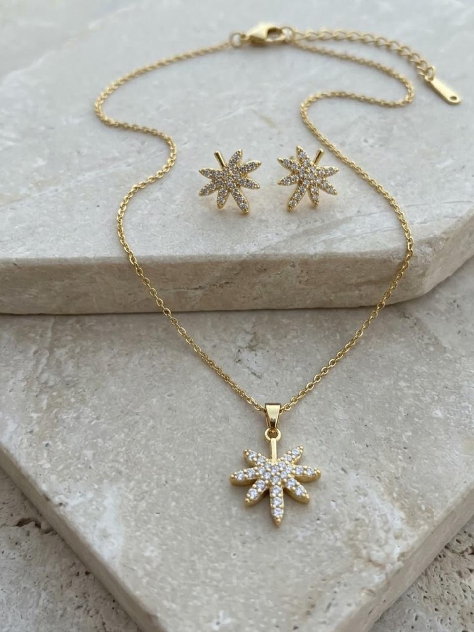Frost Bloom Star Necklace Set