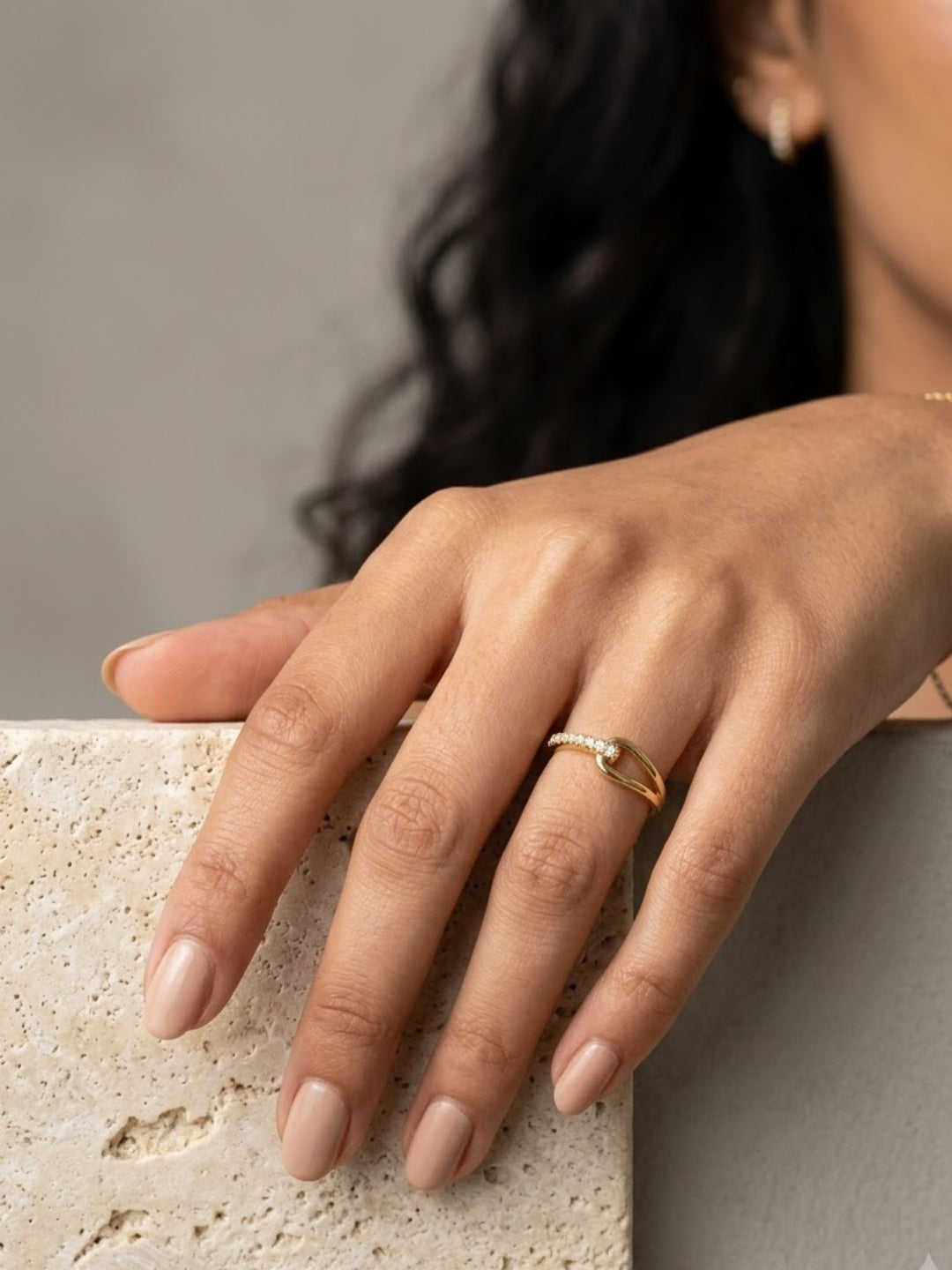 Mono Intertwined Wave Crystal Ring