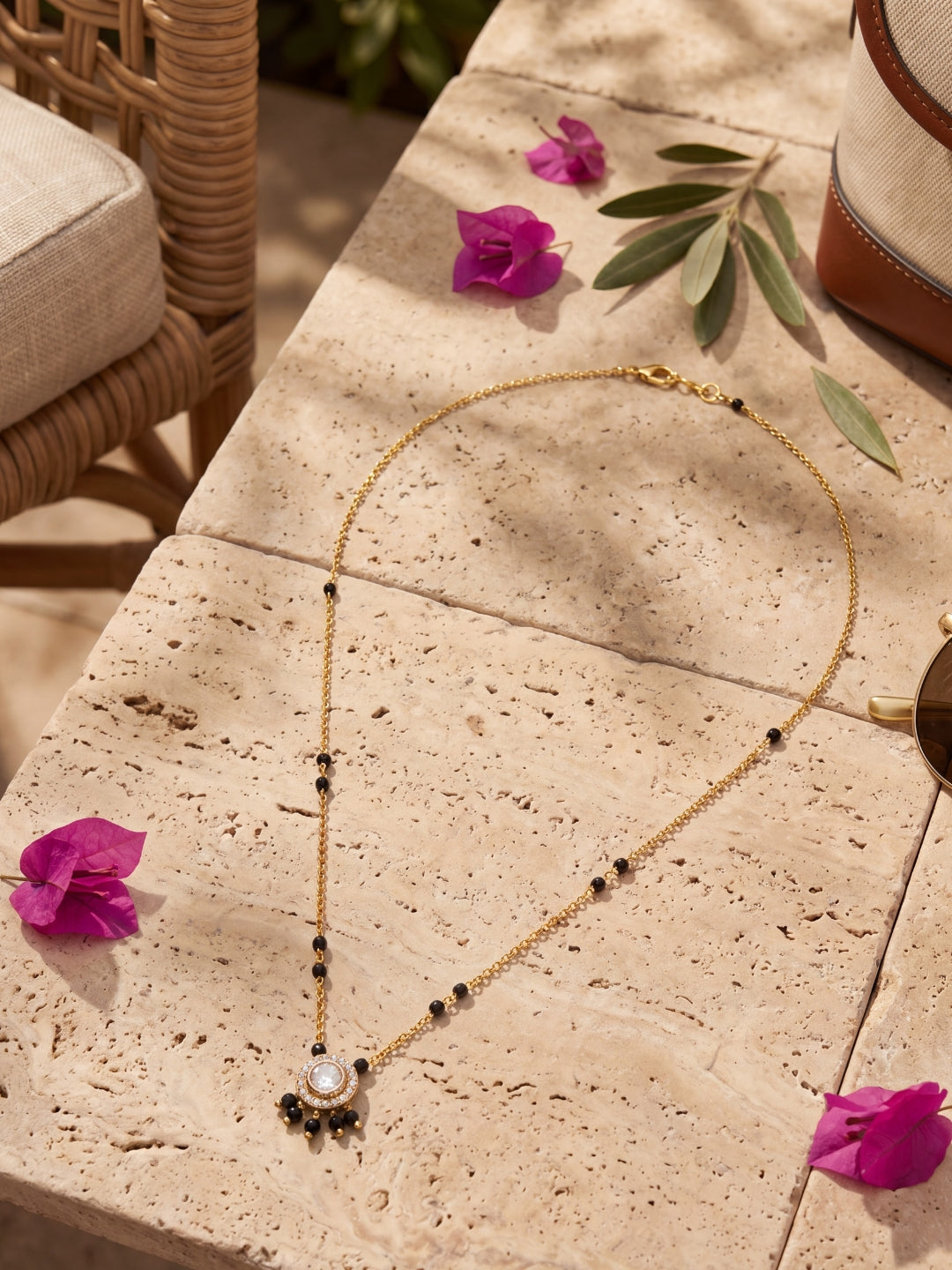 Saanjh Circular Halo Mangalsutra