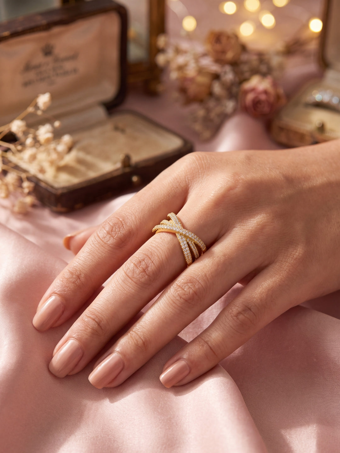 Luxe Bold Criss-Cross Ring