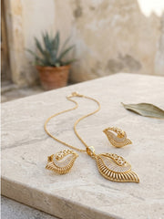 Glow Veil Gold Leaf Necklace Set