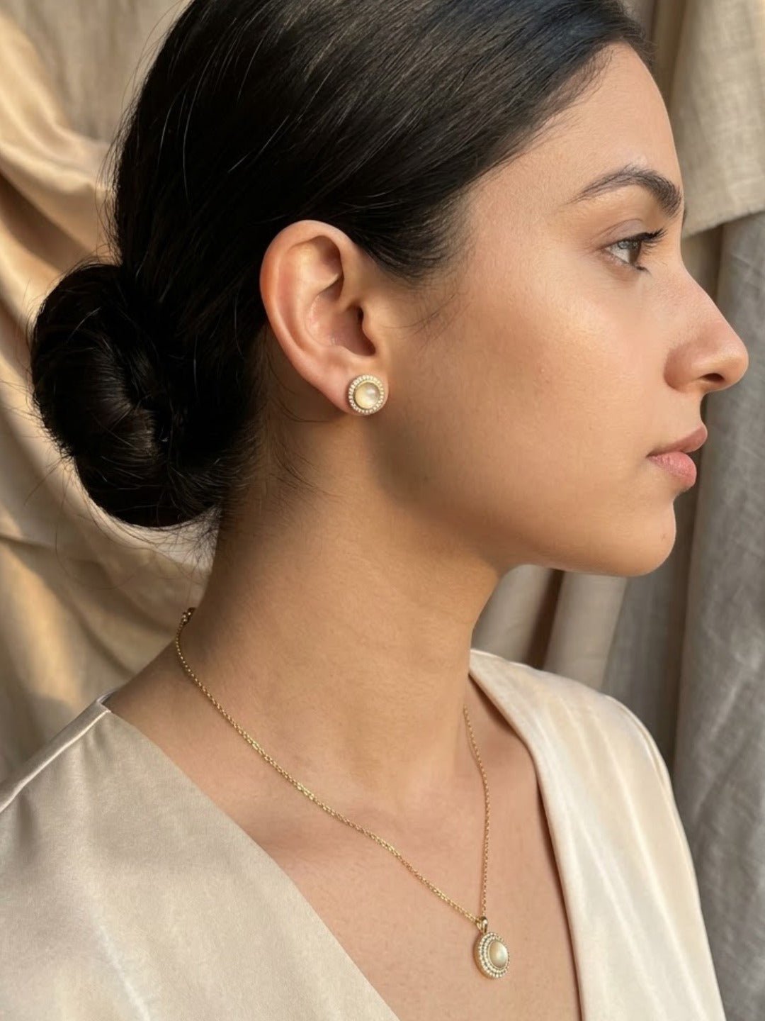 Cupid Pearl Round Pendant Necklace Set