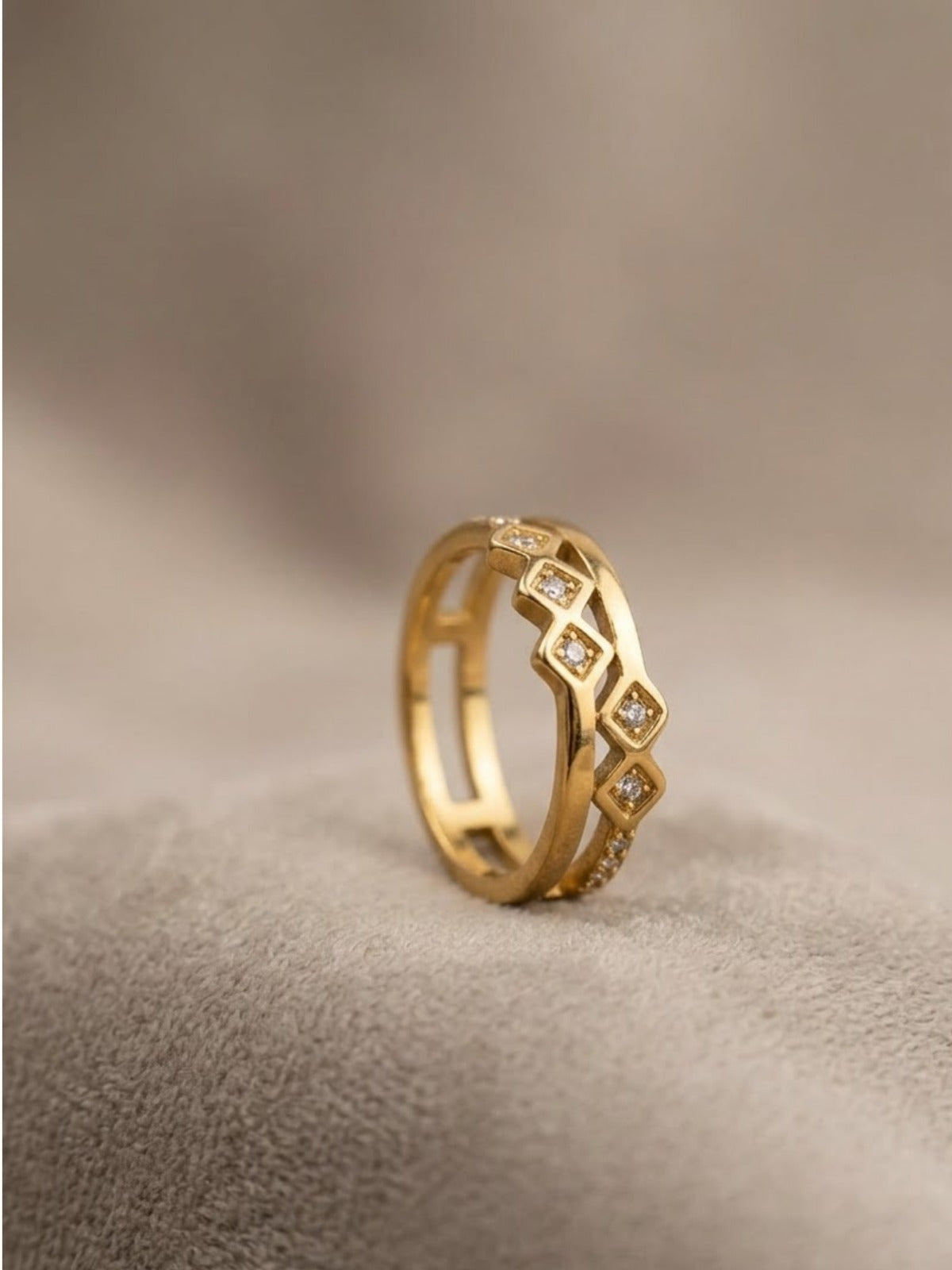 Bond Line Geometric Cut-Out Ring