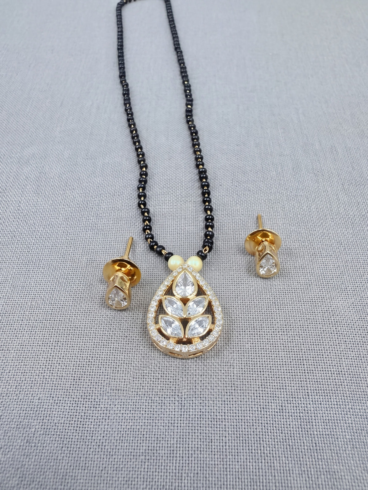 Kanak White Teardrop Stone Mangalsutra