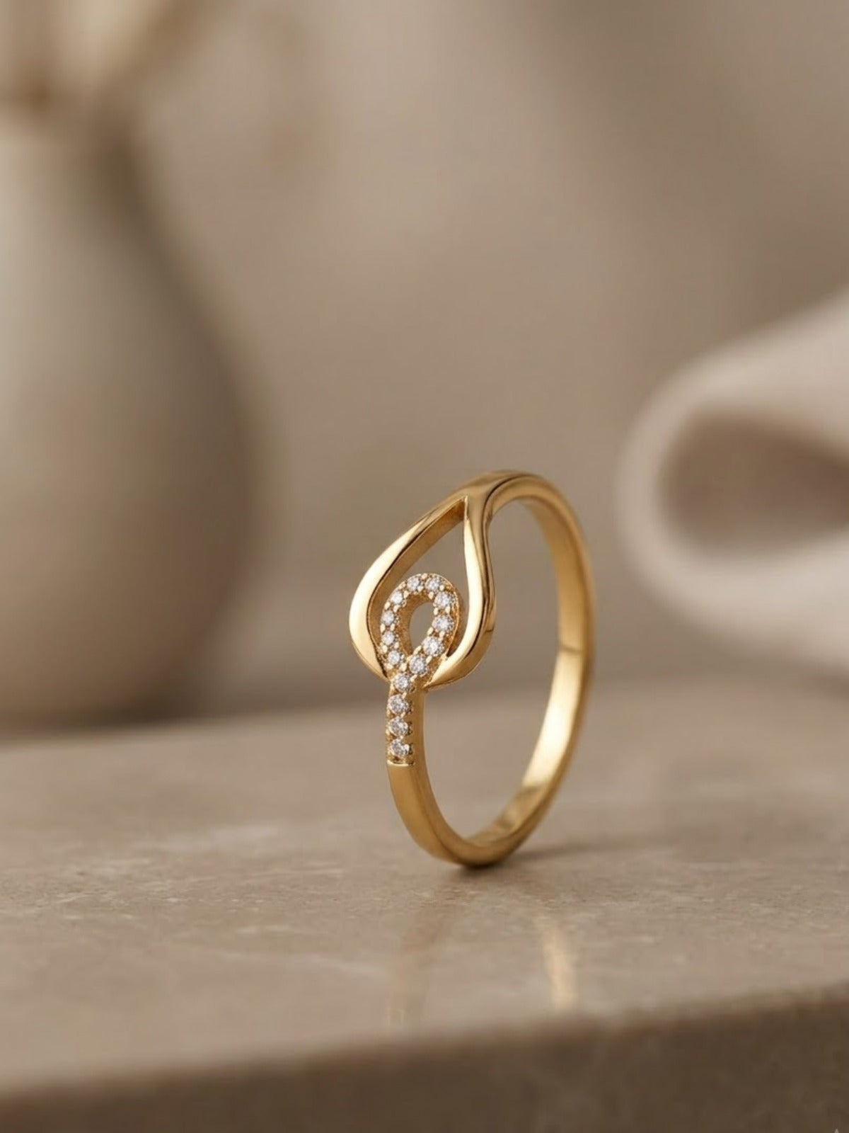 Nova Minimal Crystal Ring