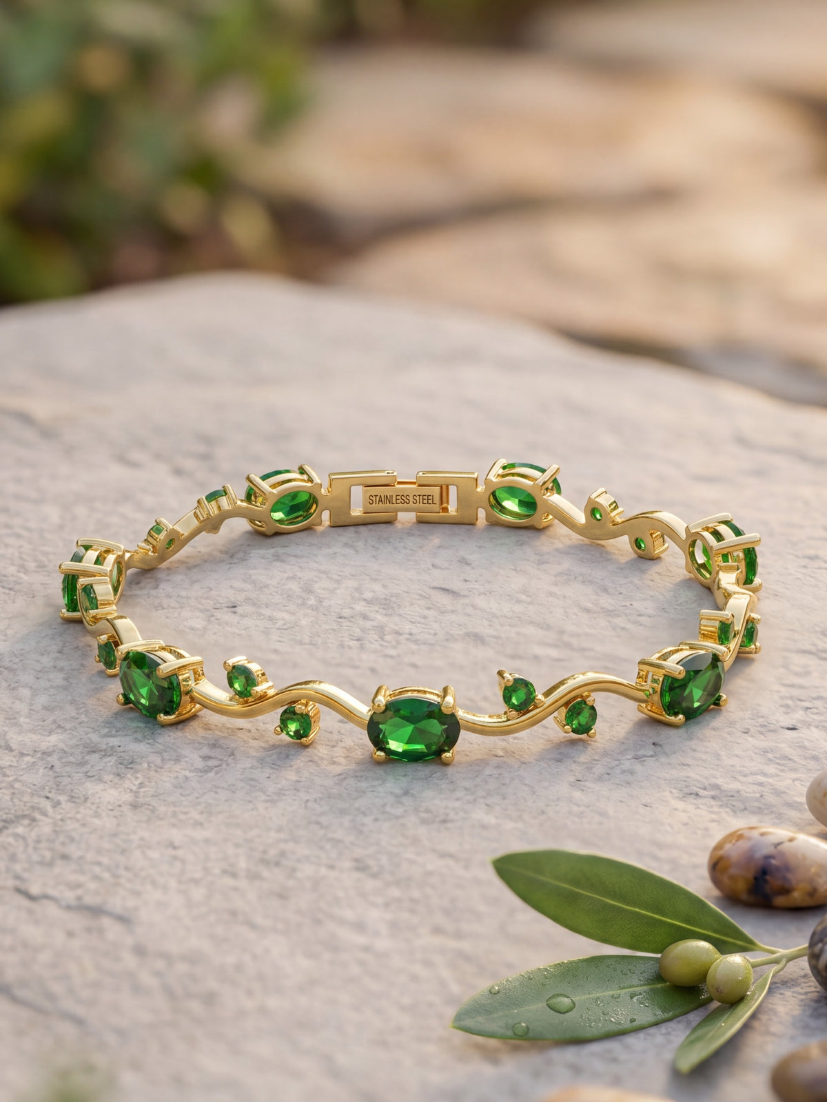 Tulip Love Emerald Bracelet